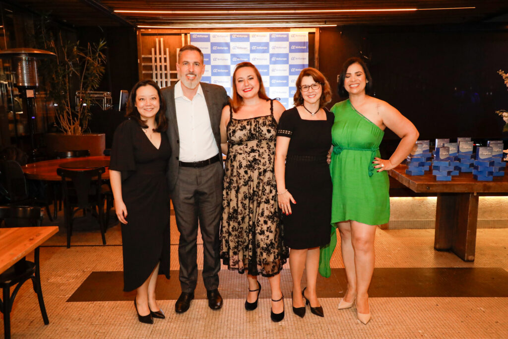 Claudia Shishido, da Air Europa, Alexandre Simão, da WFS Orbital, Kátia Pérez, Viviane Simão, da Turispanha, e Márcia Silva, da AirEuropa Claudia Shishido, da Air Europa, Alexandre Simão, da WFS Orbital, Kátia Pérez, Viviane Simão, da Turispanha, e Márcia Silva, da AirEuropa