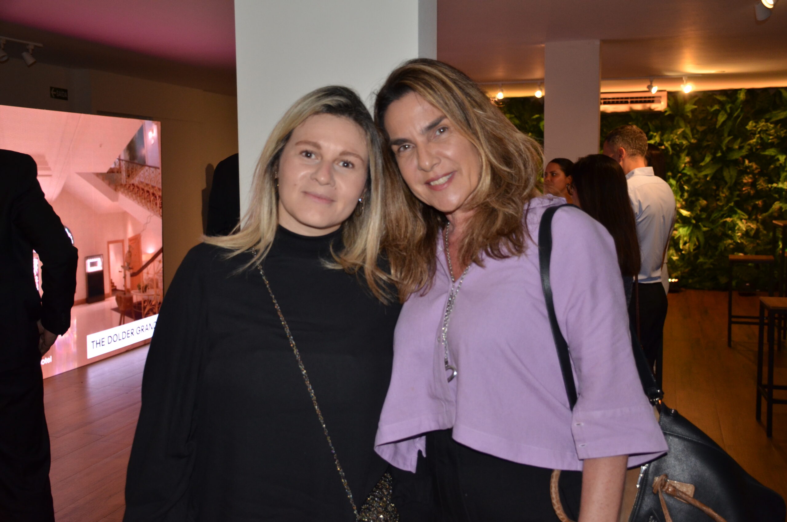 Vanessa Miranda, da Ski Travel On Demand e Eliana Luisa Sartorio, da CS8 Viagens