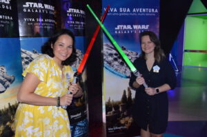 Bárbara Modenesi, gerente de treinamento no Brasil e Thais Ramos, da Disney Destinations