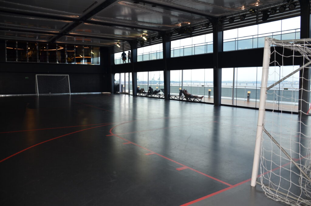 A quadra poliesportiva, Sportplex é ideal para a pratica de basquete, futebol, vôlei ou tênis