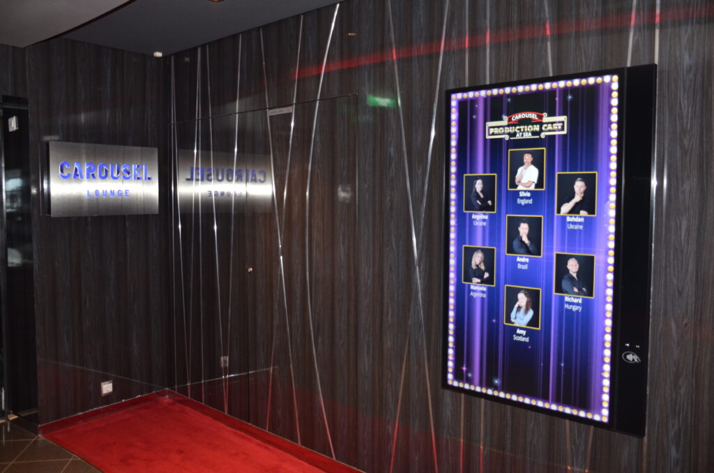 Entrada do Carousel lounge