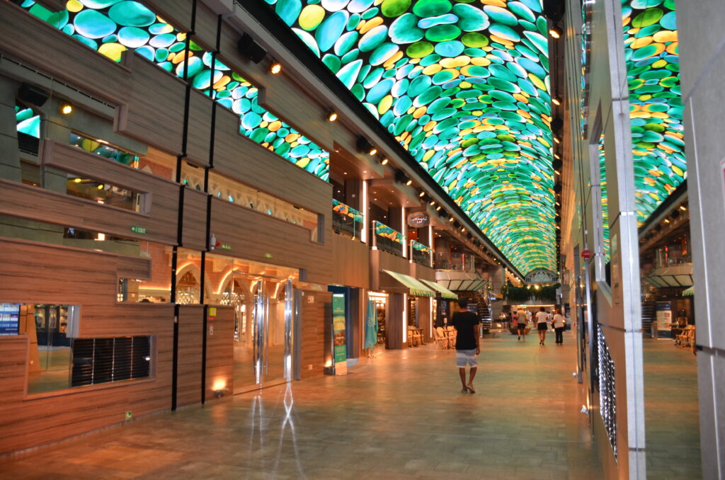 Galeria Grandiosa, a promenade do navio
