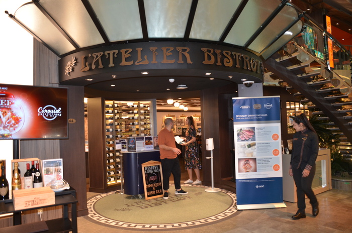 L’atelier Bistrot, restaurante especializado de gastronomia francesa, com pratos como lagosta e sopa de cebola