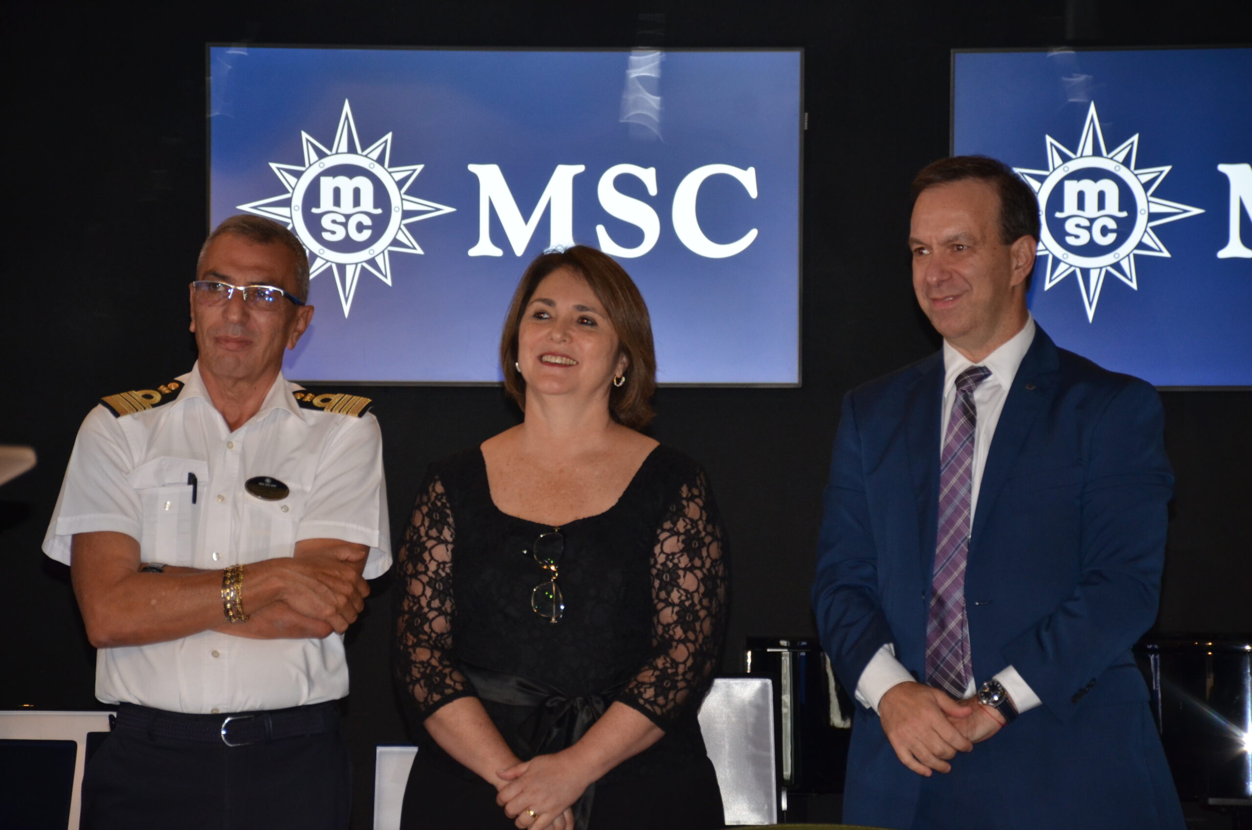 O comandante Galano, Marcia Leite, diretora de operações da MSC e Adrian Ursilli, diretor geral da MSC O comandante Galano, Marcia Leite, diretora de operações da MSC e Adrian Ursilli, diretor geral da MSC