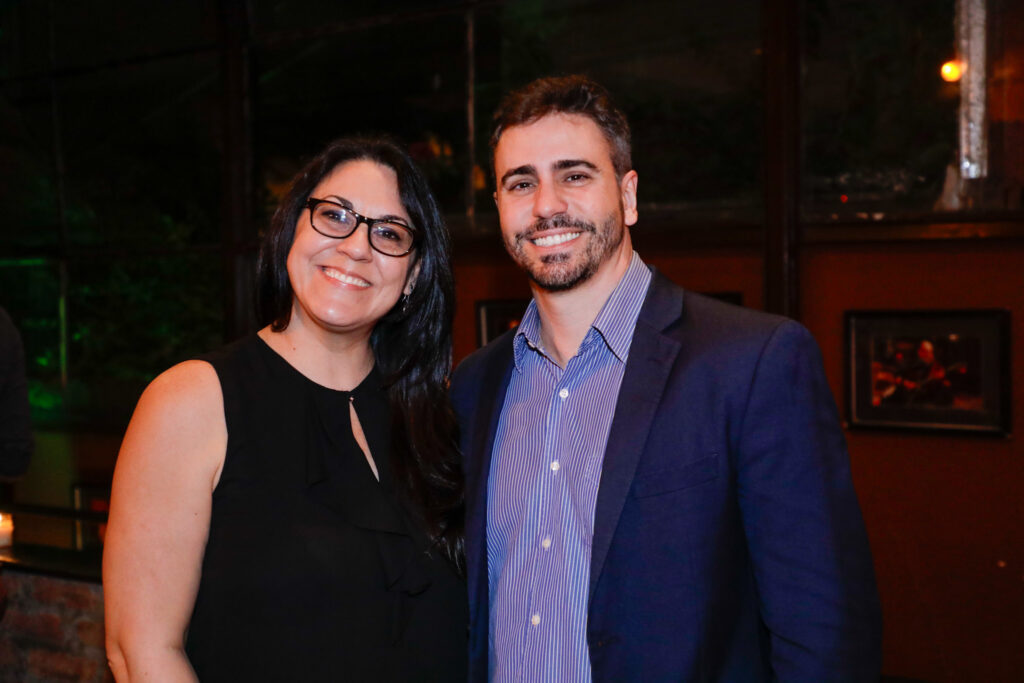 Daniel Perozzi, da PrimeTour, e Lizandra Pajak, do Brand USA Daniel Perozzi, da PrimeTour, e Lizandra Pajak, do Brand USA