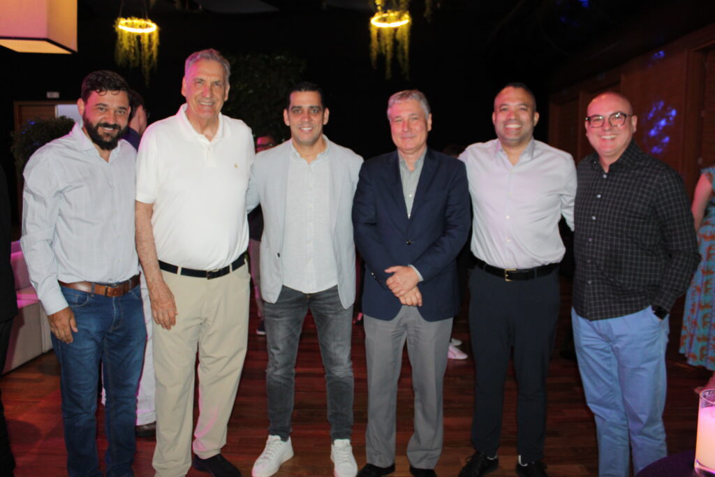 Daniel de Almeida, da CVC, Antonio Slomp, da Avipam, Siderley Santos, do Grupo Arbaitman, Luiz Strauss, da Promotional Travel, Peterson Prado, da Avipam, e Fabio Mader, da CVC