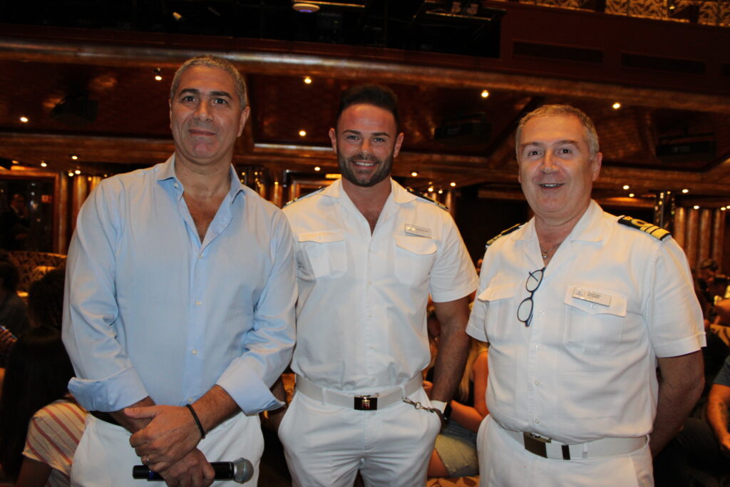 Dario Rustico, presidente executivo da Costa na América do Sul, Francisco Sol, segundo comandante do Costa Favolosa, e Valentino Savarese, comandante do Costa Favolosa