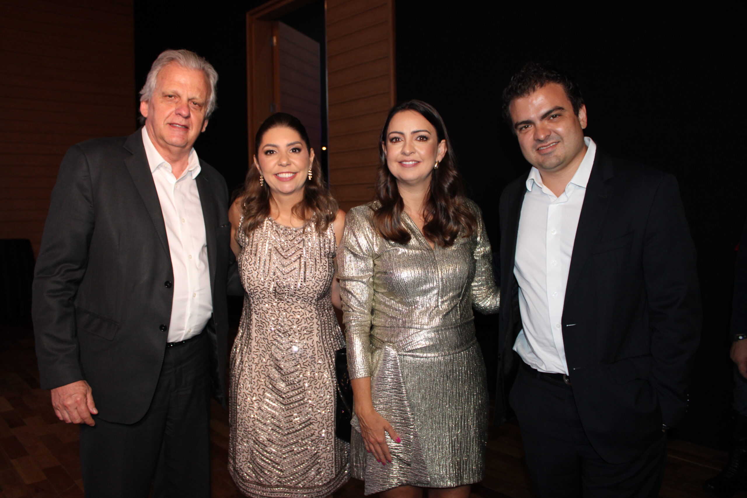 Edmar Bull e Edmar Mendoza, da Copastur, com Bianca Schimpl e Aline Mafra, da Latam Edmar Bull e Edmar Mendoza, da Copastur, com Bianca Schimpl e Aline Mafra, da Latam