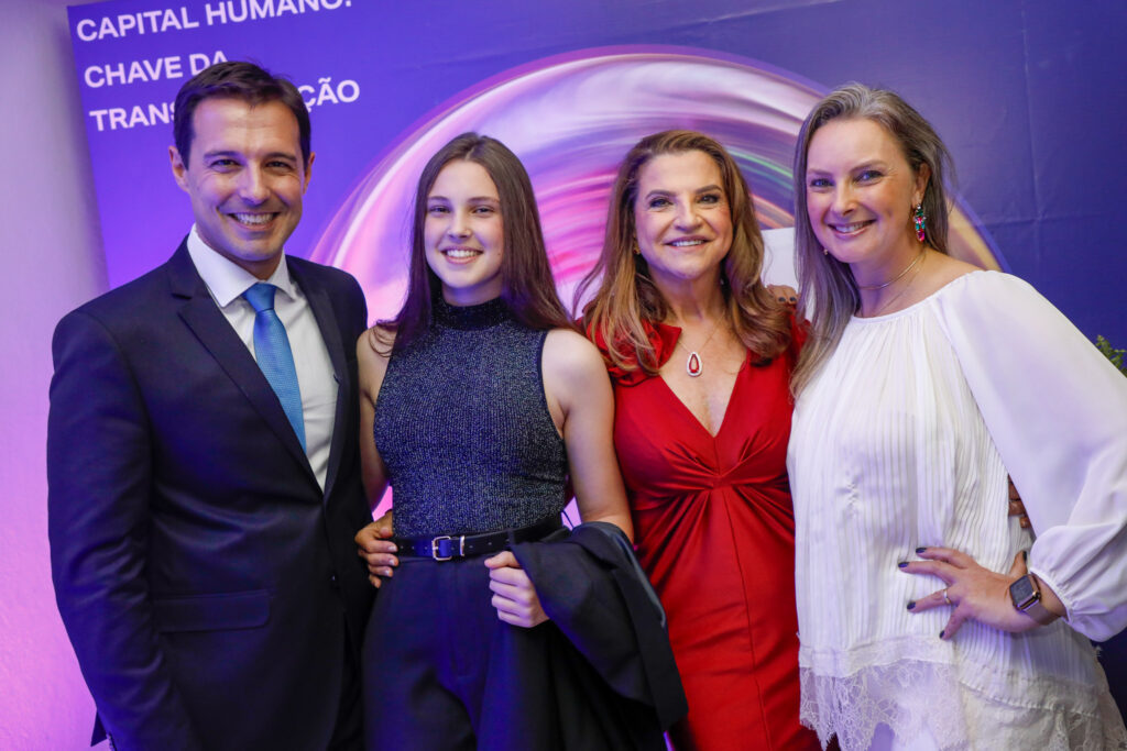 Eduardo, Duda e Juliana Zorzanello, com Marta Rossi