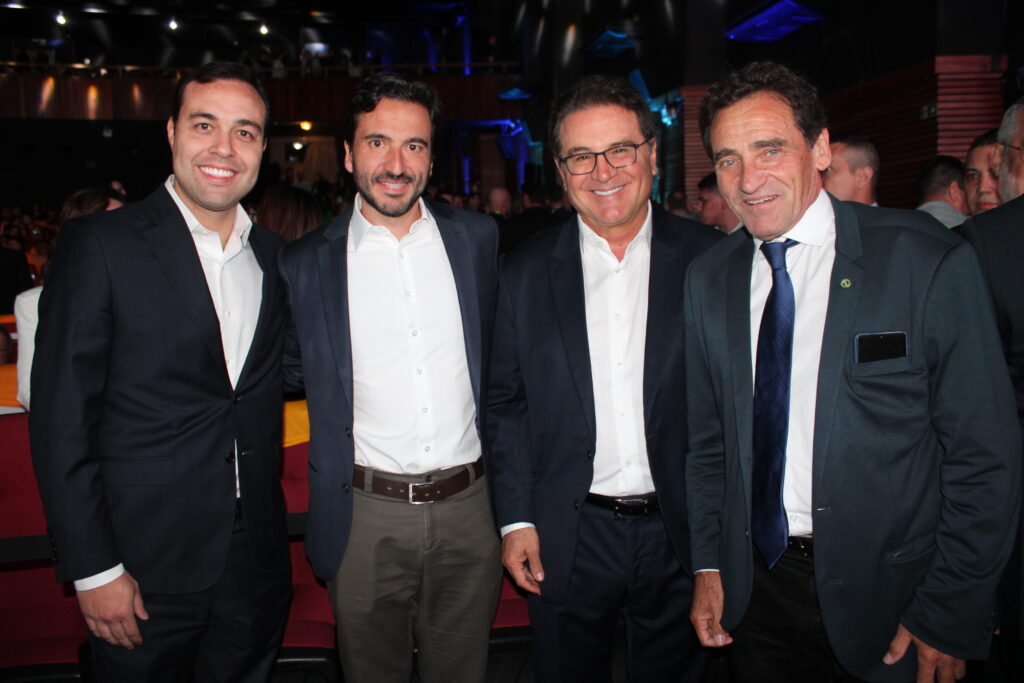 Eduardo Malheiros, Victor Duarte e Vinicius Lummertz, do Grupo Wish, e Milton Zuanazzi, do MTur