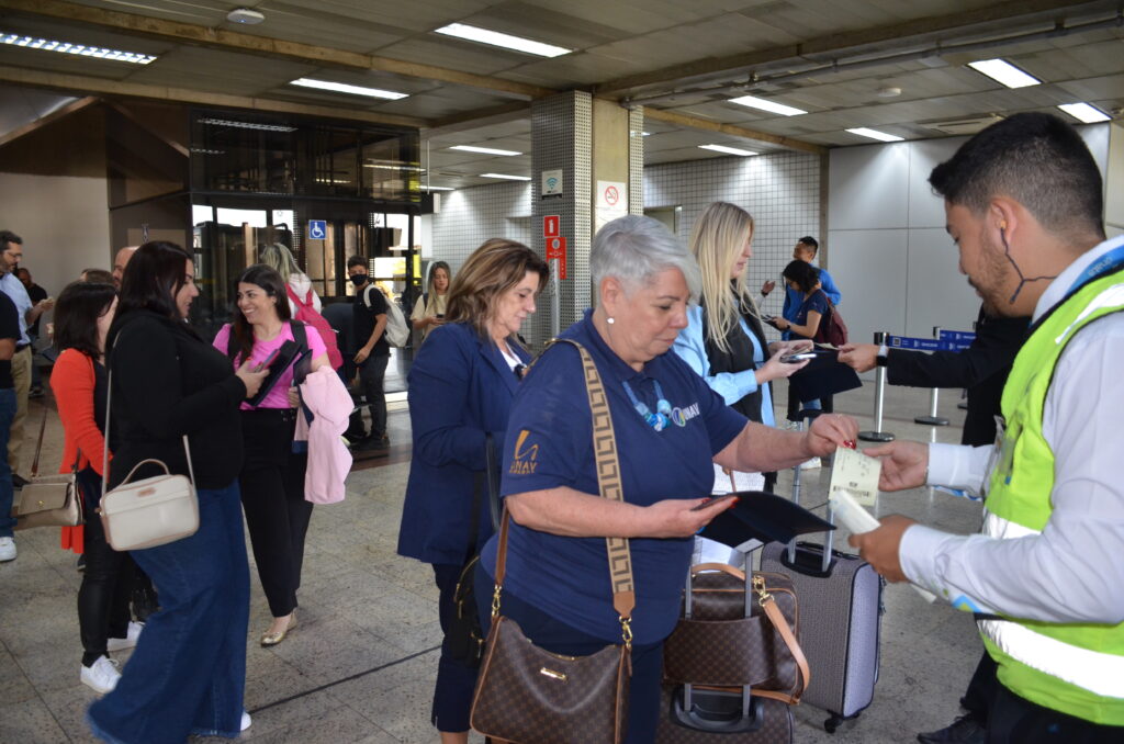 Embarque dos agentes aconteceu de forma tranquila e ágil