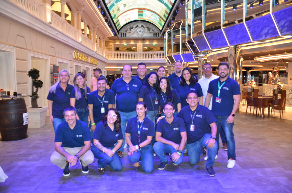 MSC embarca mais de 2,8 mil agentes para inauguração do Grandiosa no Brasil; veja fotos 1 Equipe Comercial da MSC Brasil MSC embarca mais de 2,8 mil agentes para inauguração do Grandiosa no Brasil; veja fotos