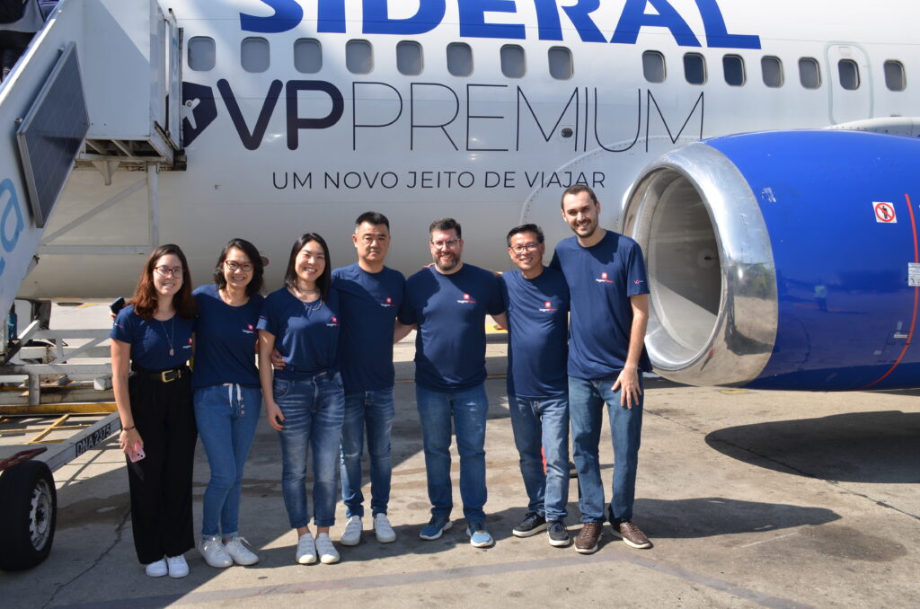 ViagensPromo leva agentes e parceiros para Festuris 2023 a bordo do VP Premium; veja fotos 2 Equipe da VP em frente a aeronave ViagensPromo leva agentes e parceiros para Festuris 2023 a bordo do VP Premium; veja fotos