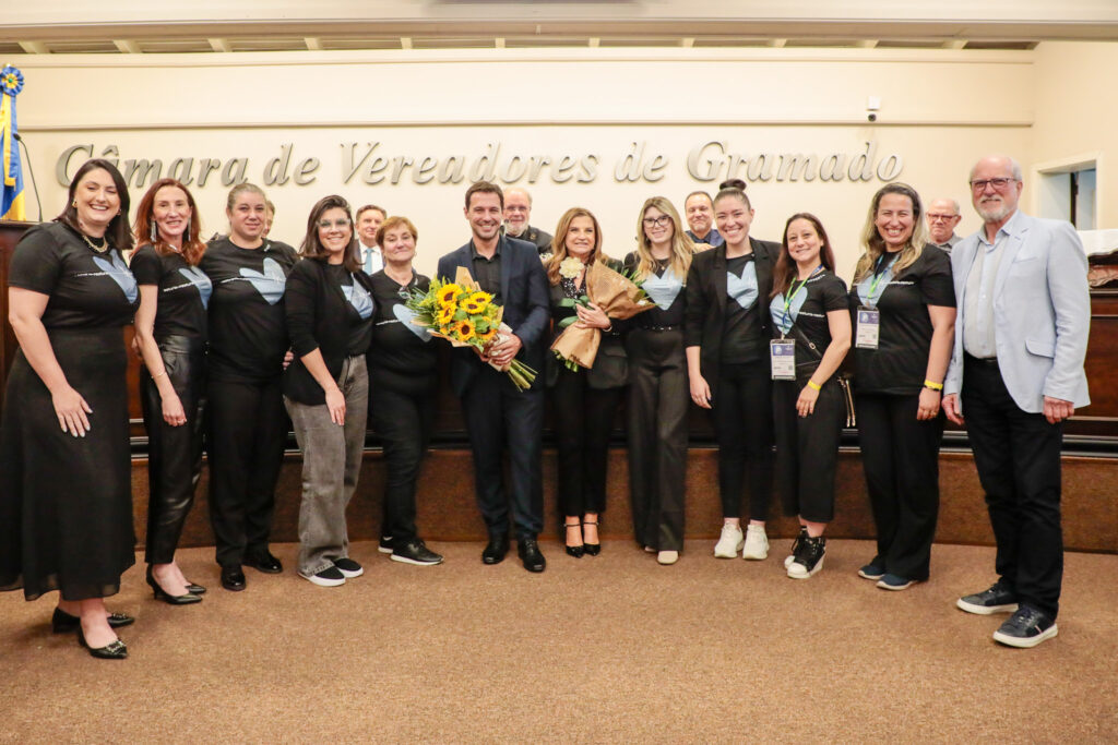 Equipe do Festuris prestou homenagem para Marta Rossi Marta Rossi recebe a Medalha de Mérito da Academia Brasileira de Eventos e Turismo; fotos