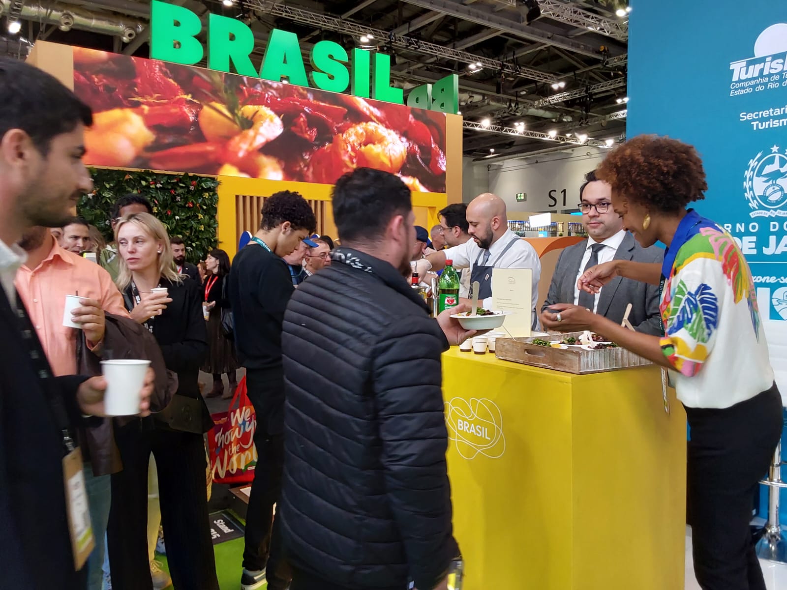 Estande do Rio distribuiu feijoada na tarde desta terça