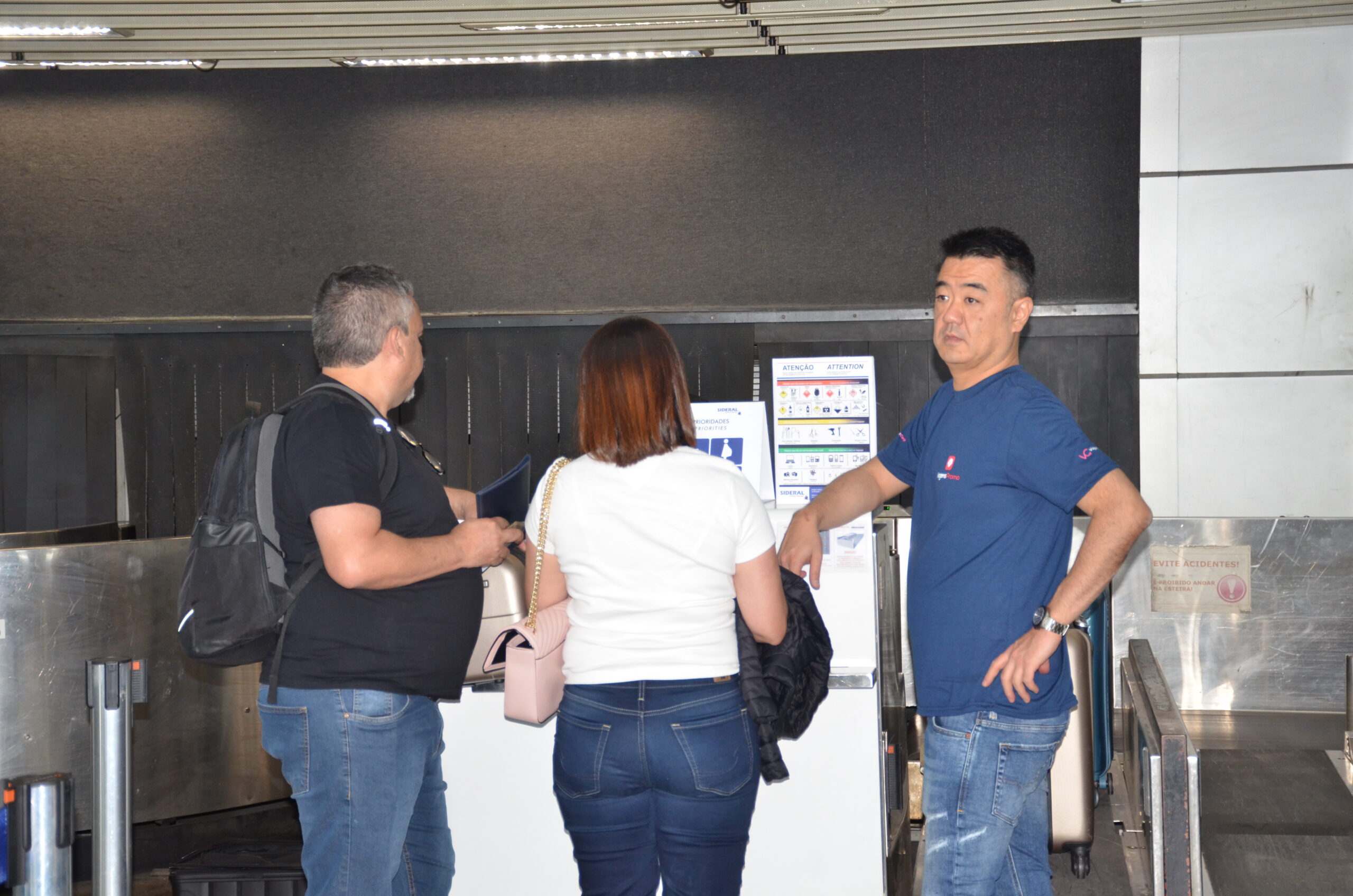 Executivos receberam e auxiliarm os convidados no Check In Executivos receberam e auxiliarm os convidados no Check In