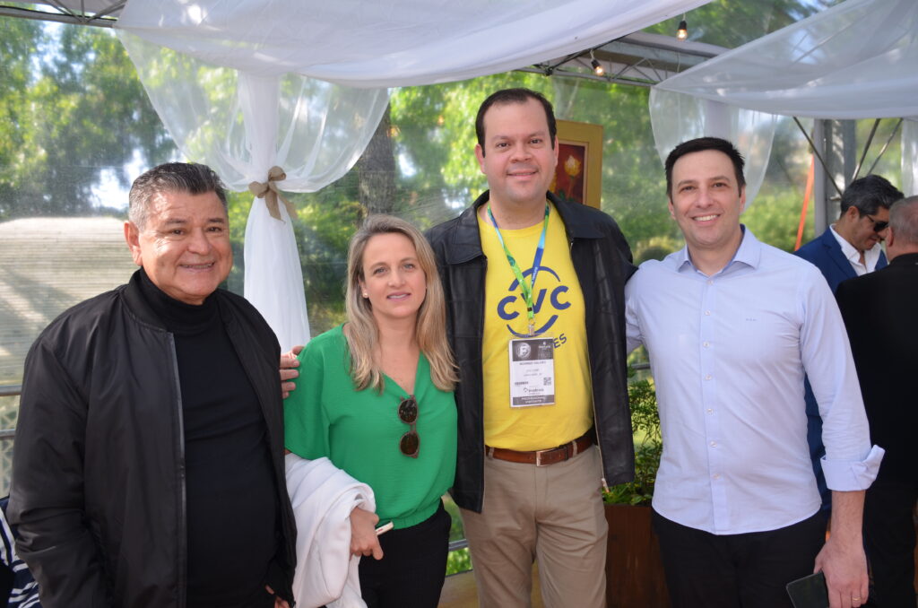 Felipe Gonzalez, CEO da Cassinotur com equipe da CVC Felipe Gonzalez, CEO da Cassinotur com equipe da CVC