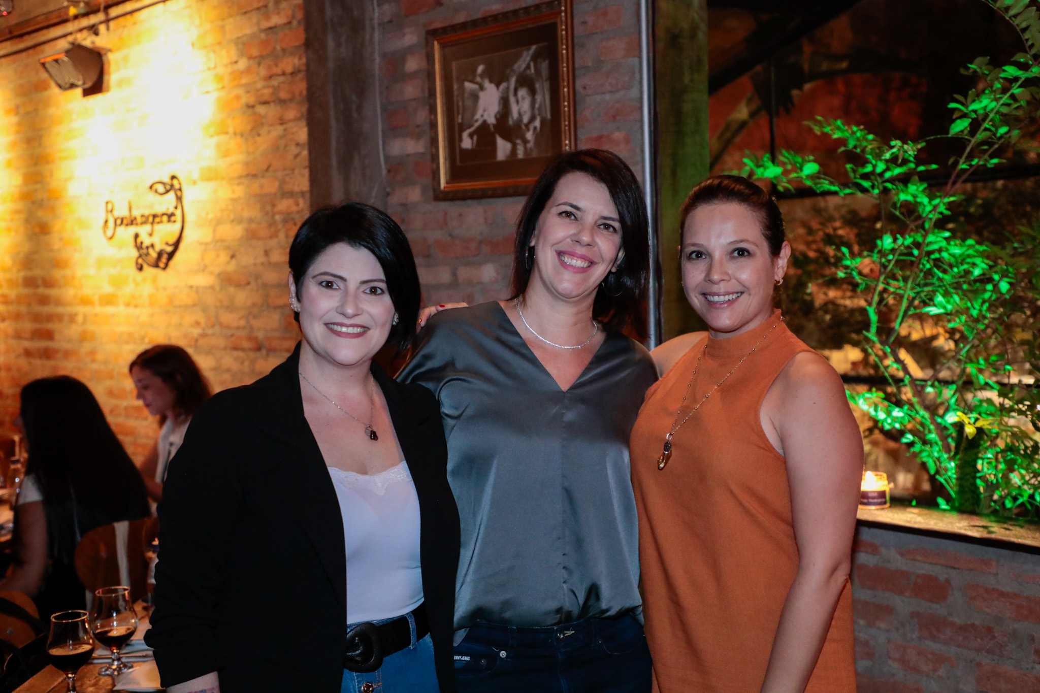 Fernanda Reina e Michelle Tonon, da Mobility, com Marilia Melo, da Incomum Fernanda Reina e Michelle Tonon, da Mobility, com Marilia Melo, da Incomum