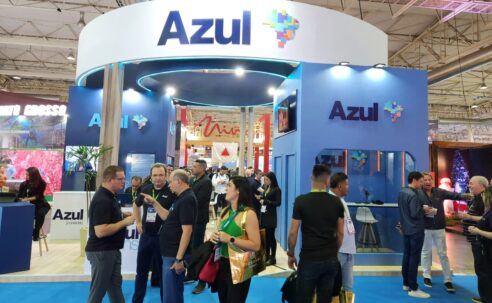 Azul e Azul Viagens destacam os 2,7 mil voos extras para temporada de verão no Festuris 2023