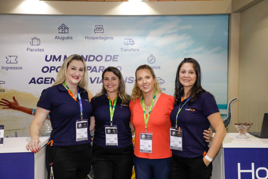 Francielle Gusso e Juliana Carbonelli, do HotelDO, Renata Bufarat, da Decolar, e Carmen Servi, do HotelDO