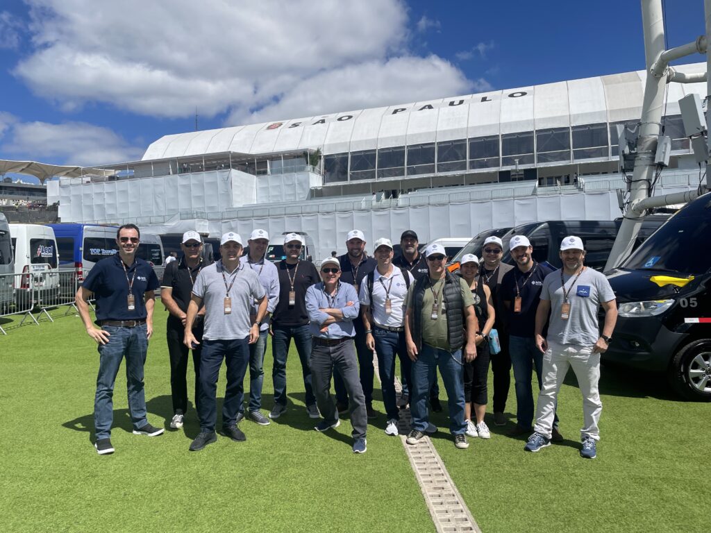 Convidados na entrada do Paddock Club