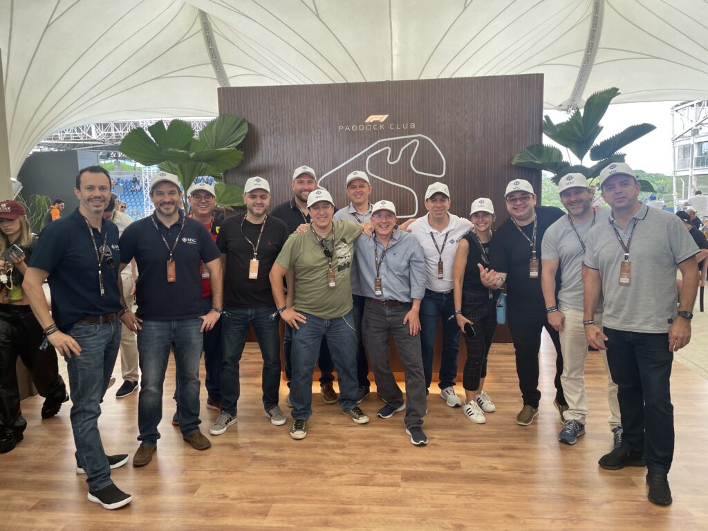 Convidados curtiram a corrida diretamente do Paddock Club