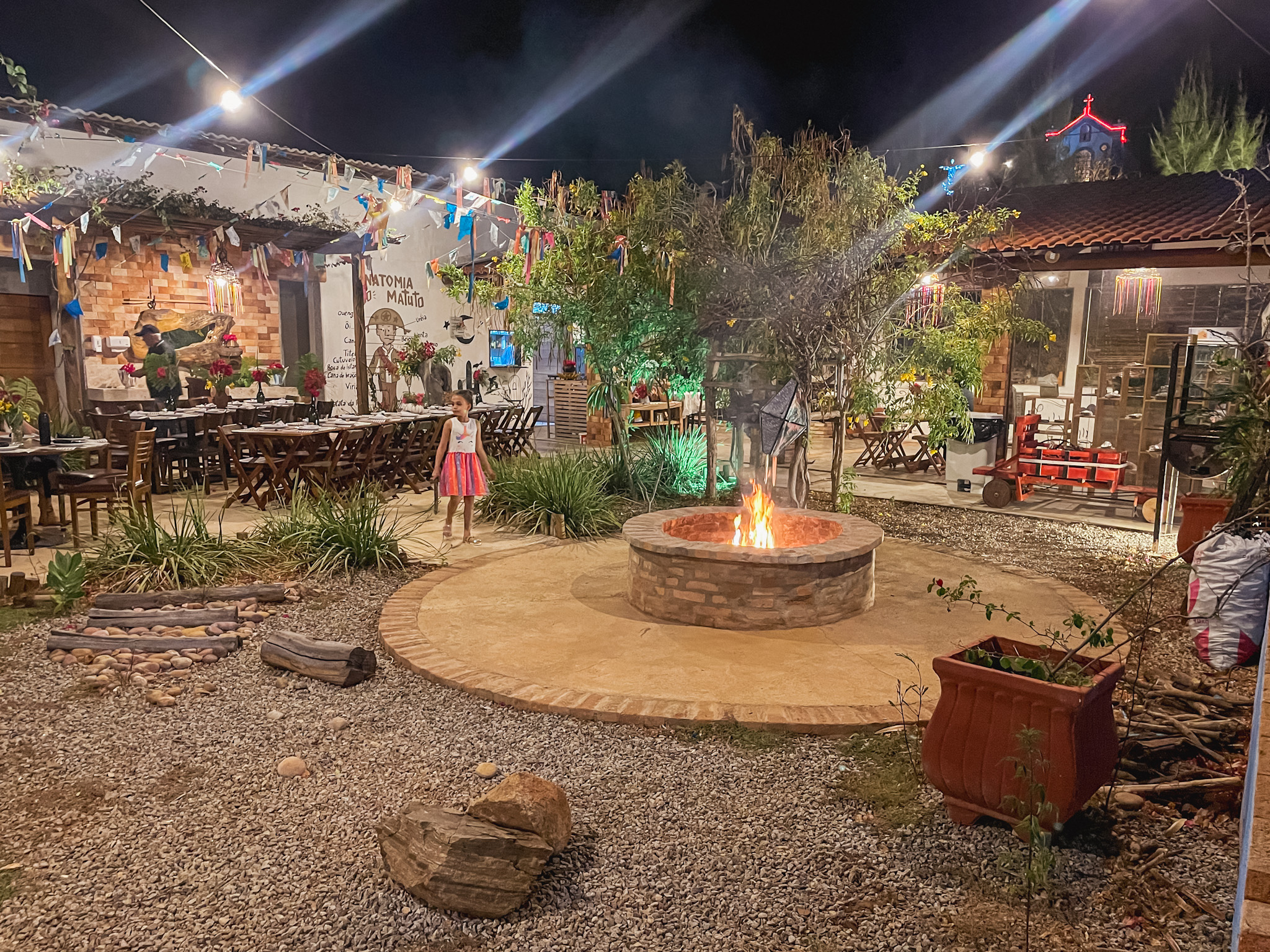 Área de convivência e do restaurante, onde acontecem apresentações musicais Área de convivência e do restaurante, onde acontecem apresentações musicais