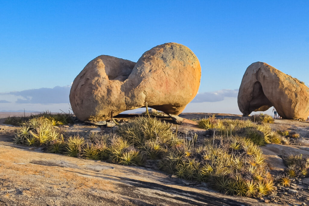 No Lajedo Pai Mateus há formações rochosas milenares que foram esculpidas de forma curiosa com o tempo