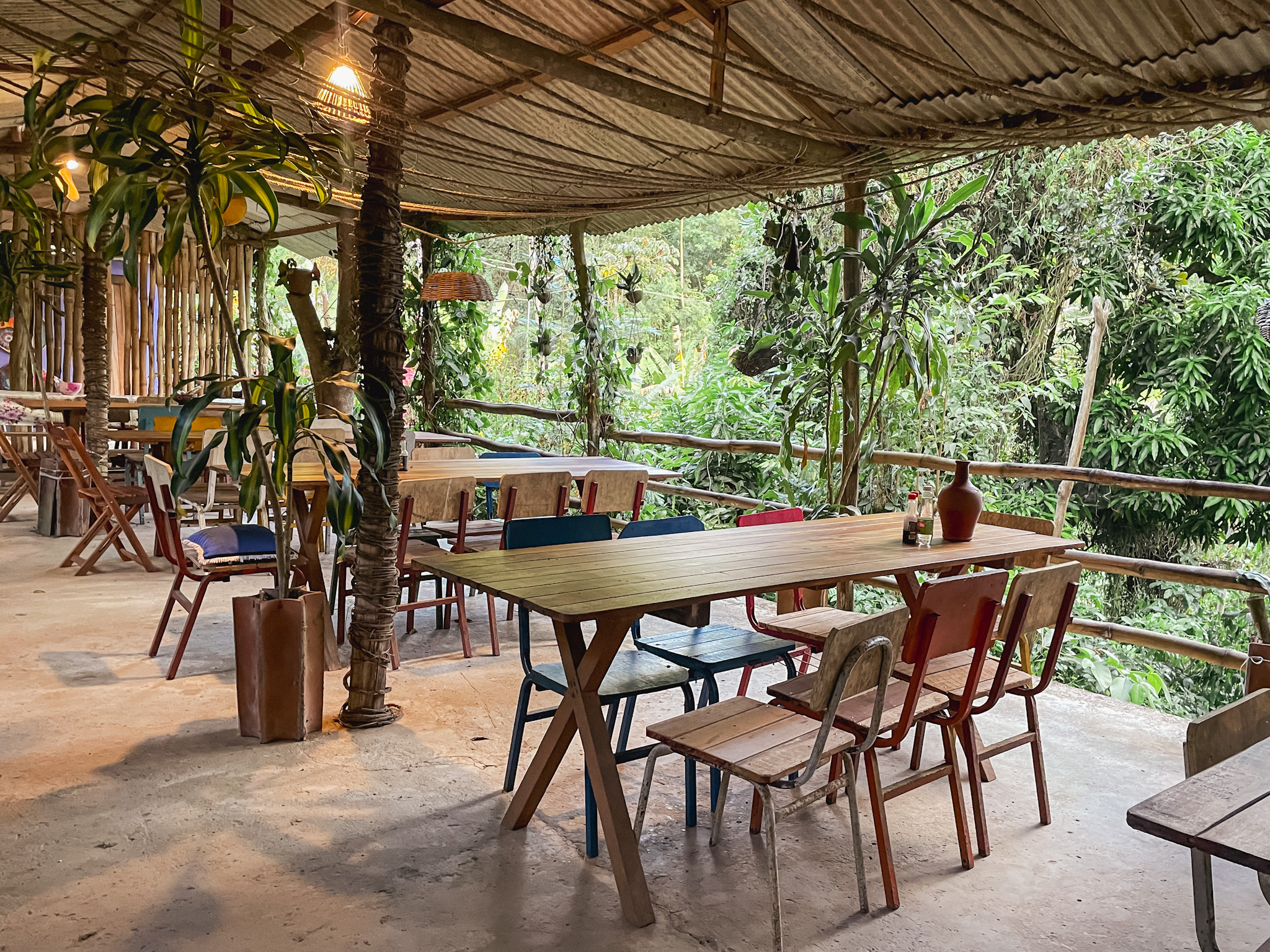 Além de área para banho, a Bica dos Cocos possui um restaurante e área para crianças brincarem Além de área para banho, a Bica dos Cocos possui um restaurante e área para crianças brincarem