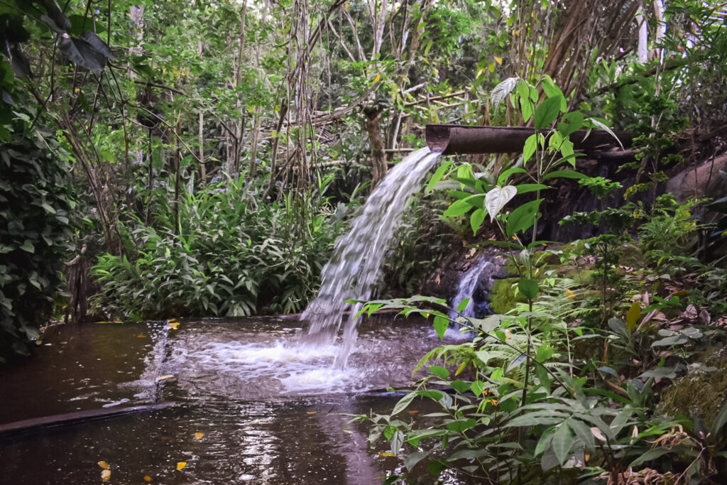 Uma das paradas do passeio de quadriciclo e 4x4 foi na Bica dos Cocos