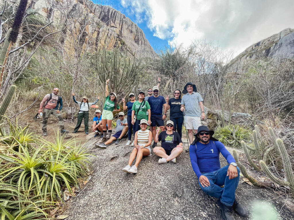 Ao longo do percurso até o pêndulo da Pedra da Boca os operadores tiveram momentos de descanso e registros fotográficos