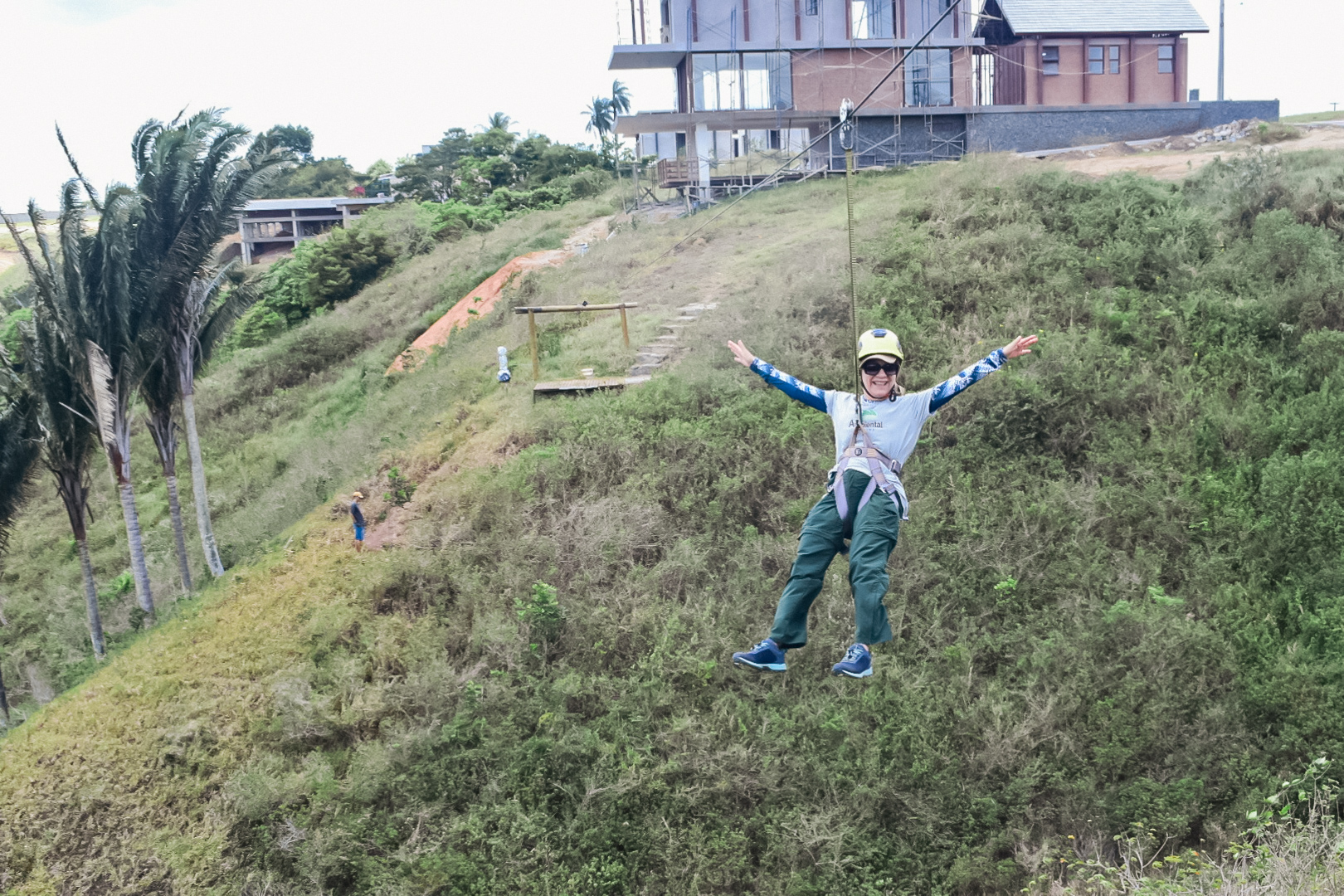 A tirolesa percorre o vale e dá uma vista panorâmica da Fazenda Alteza