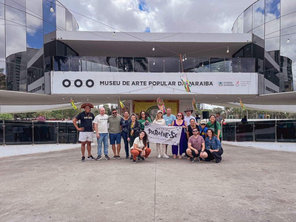 Famtour em frente ao Museu de Arte Popular da Paraíba