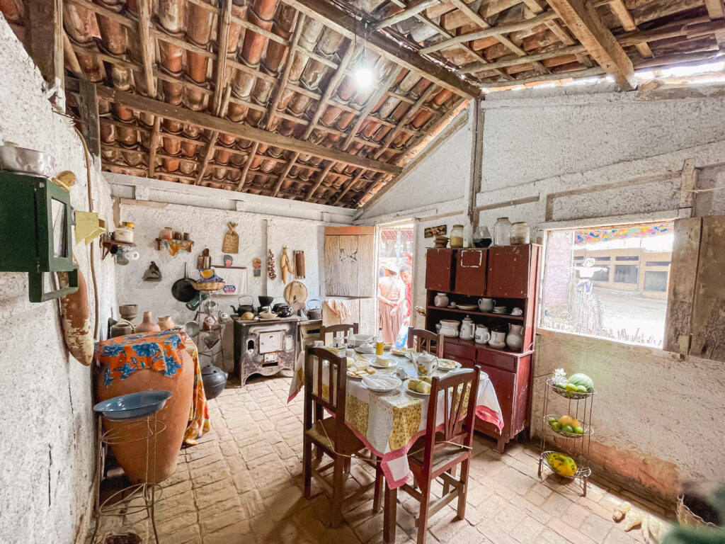 Cozinha da casa de época na Vila Sítio São João