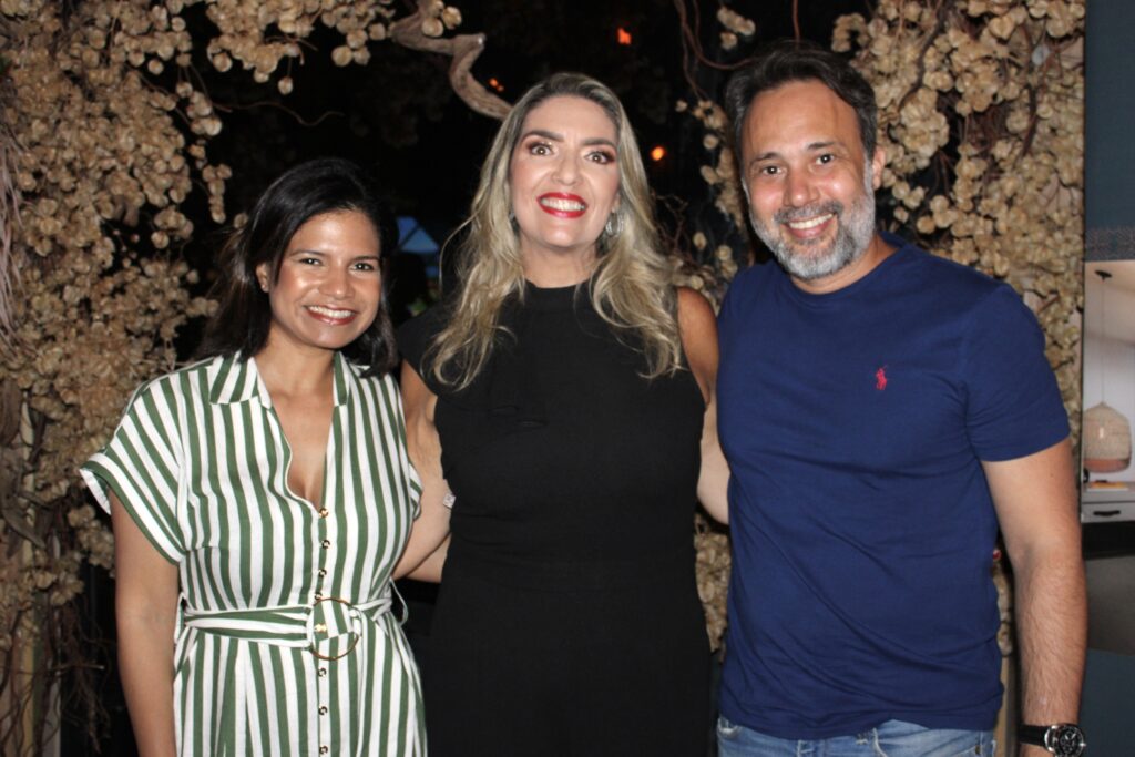 Paola Gomes, da República Dominicana, Carla Cecchele, da RCD, e Alex Bernardes, do LGBT+ Turismo Expo