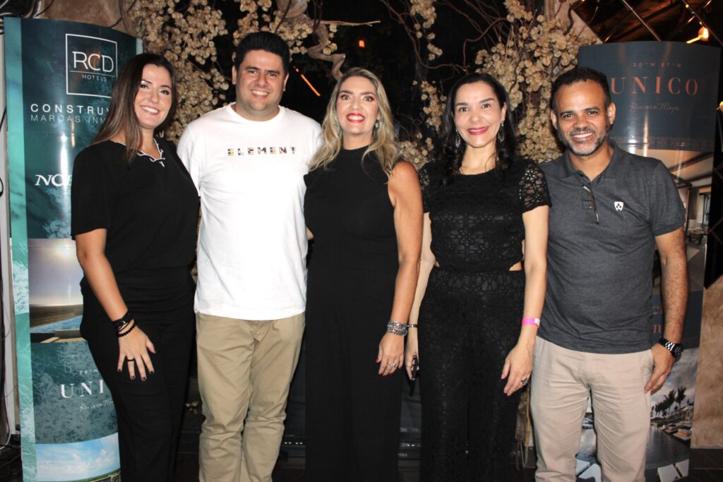 Jessica Bueno, da RCD, Michael Bonilha, da Agaxtur, Carla Cecchele e Glaucia Barbosa, da RCD, e Marcelo Lopes, da Diversa