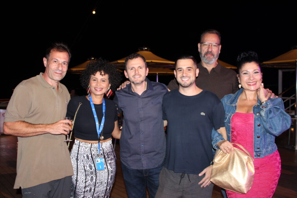 Ruy Ribeiro, da Costa, com André Allegri, da Krooze, Mário Borges, da R11 Travel, e Ana Menezes e Roger Pasqua, do Cruzeiro Nós Amamos