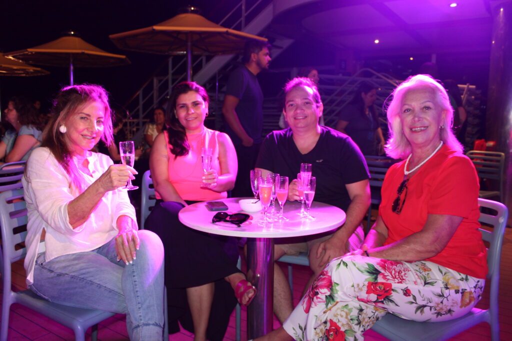 Carmen Mack, da Aloha Turismo, Aline Arruda e Alexandre Lima, do Gran Fiesta, e Tania Cesonis, da Abav-RJ