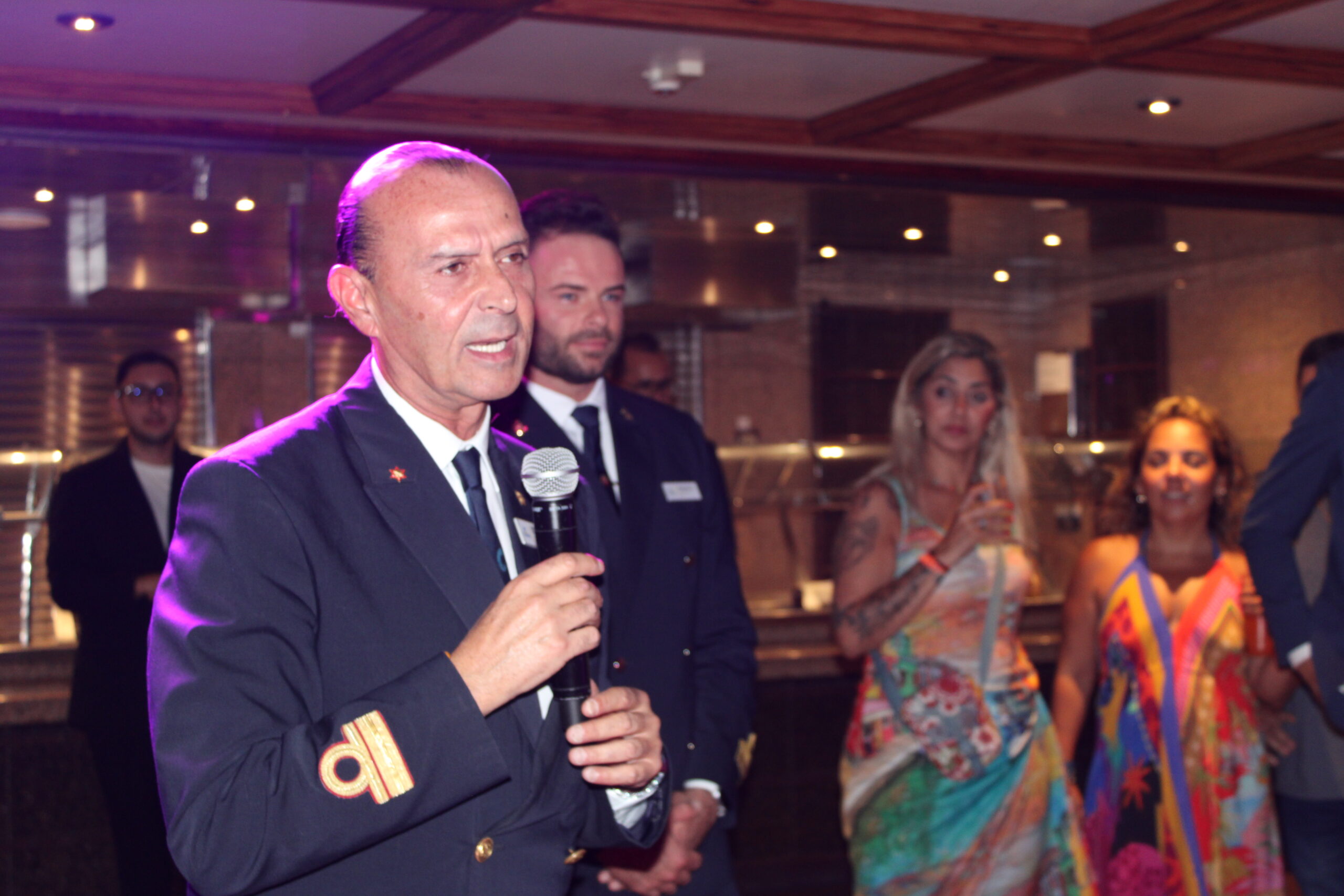 Raffaele Cinque, Hotel Director do Costa Favolosa Raffaele Cinque, Hotel Director do Costa Favolosa