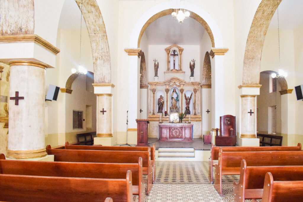 Interior da igreja matriz em Cabaceiras