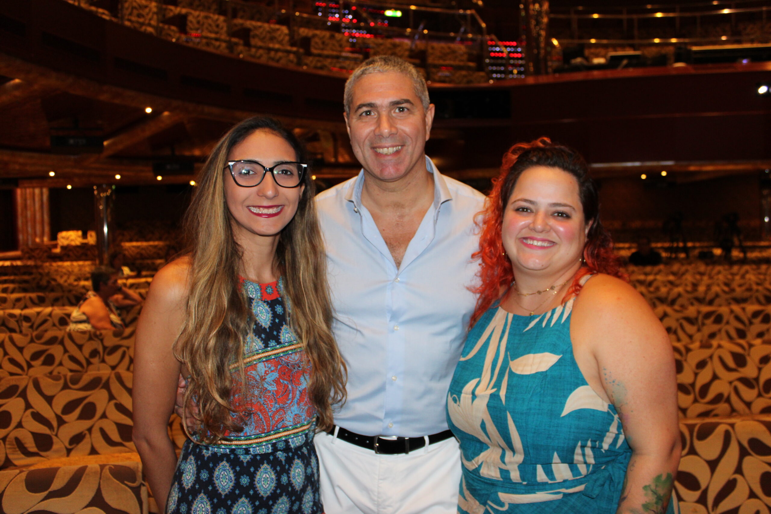 Isabella Galvão e Larissa Ferro, da Copastur, com Dário Rustico, da Costa