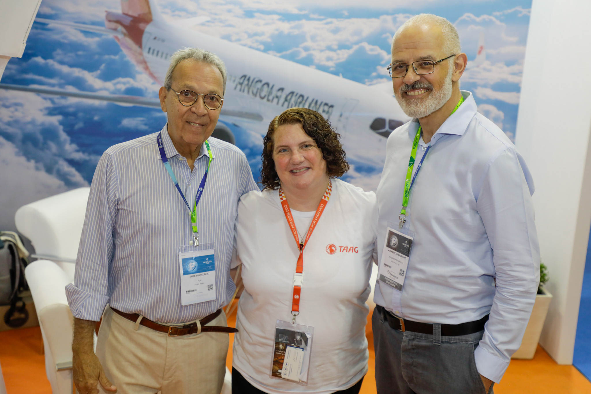 Jose Luiz Cunha, da PDC, com Rebeca e Altamiro Medici, da TAAG Jose Luiz Cunha, da PDC, com Rebeca e Altamiro Medici, da TAAG
