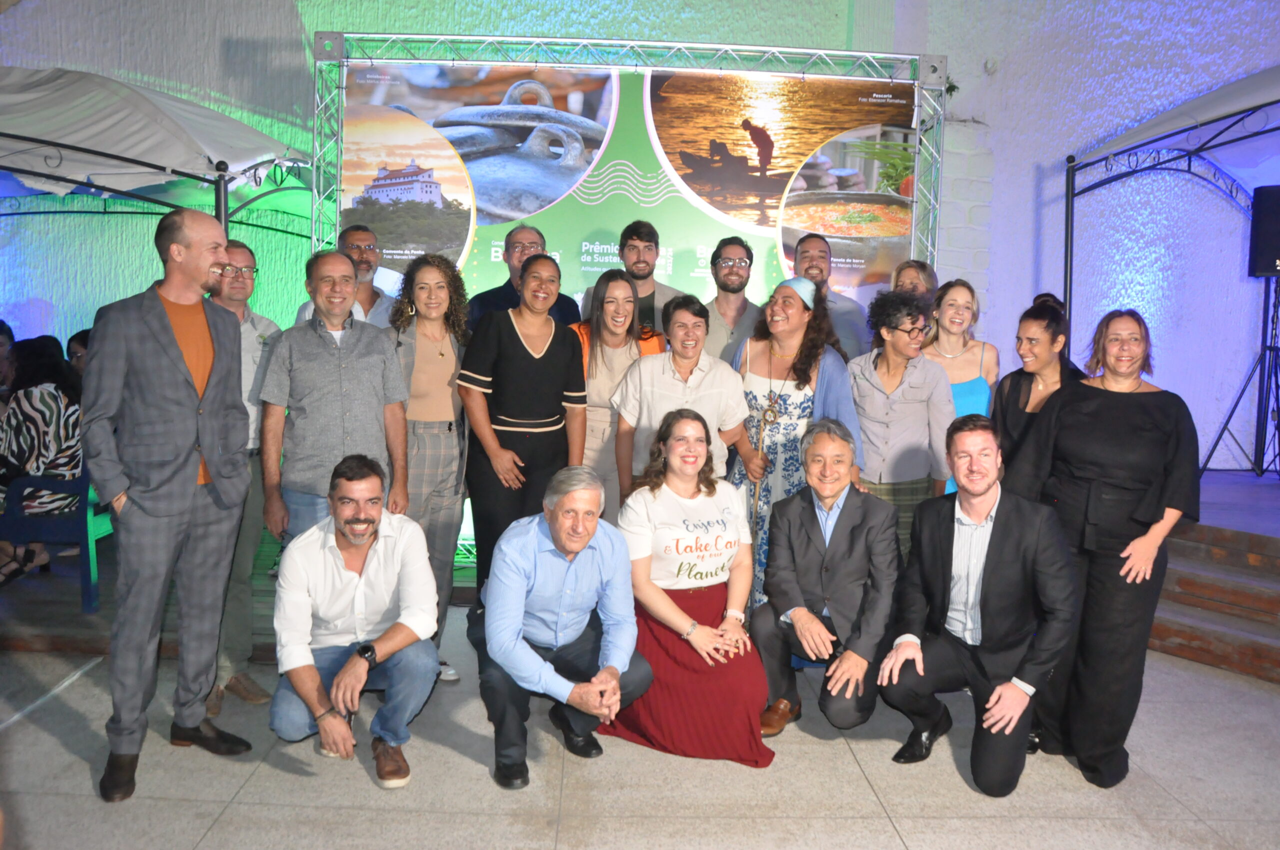 Jurados e finalistas Jurados e finalistas