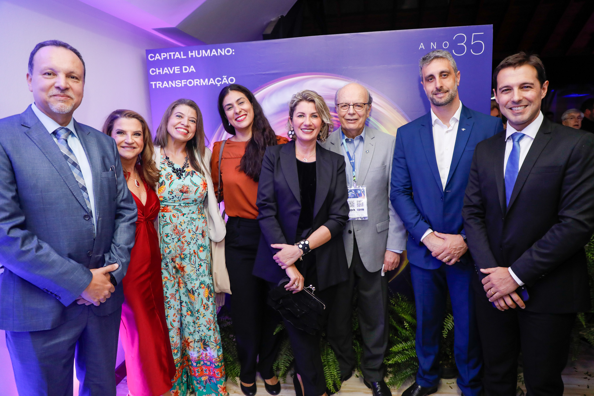 Mais autoridades na sala VIP Mais autoridades na sala VIP
