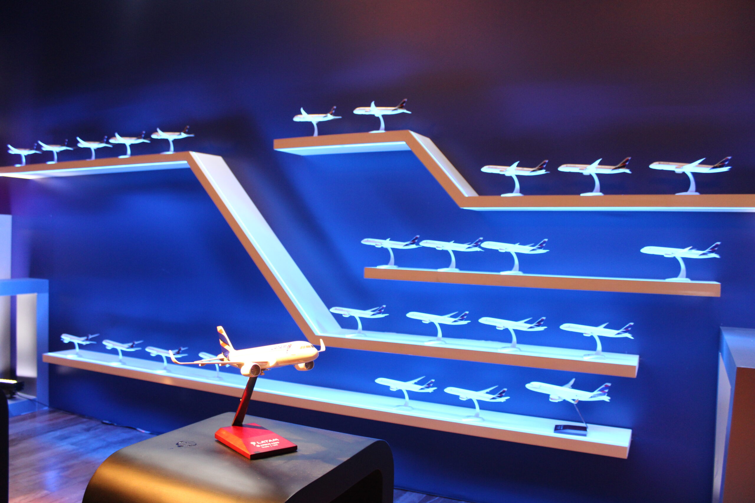 Maquetes personalizadas com os nomes das empresas ganhadoras Maquetes personalizadas com os nomes das empresas ganhadoras