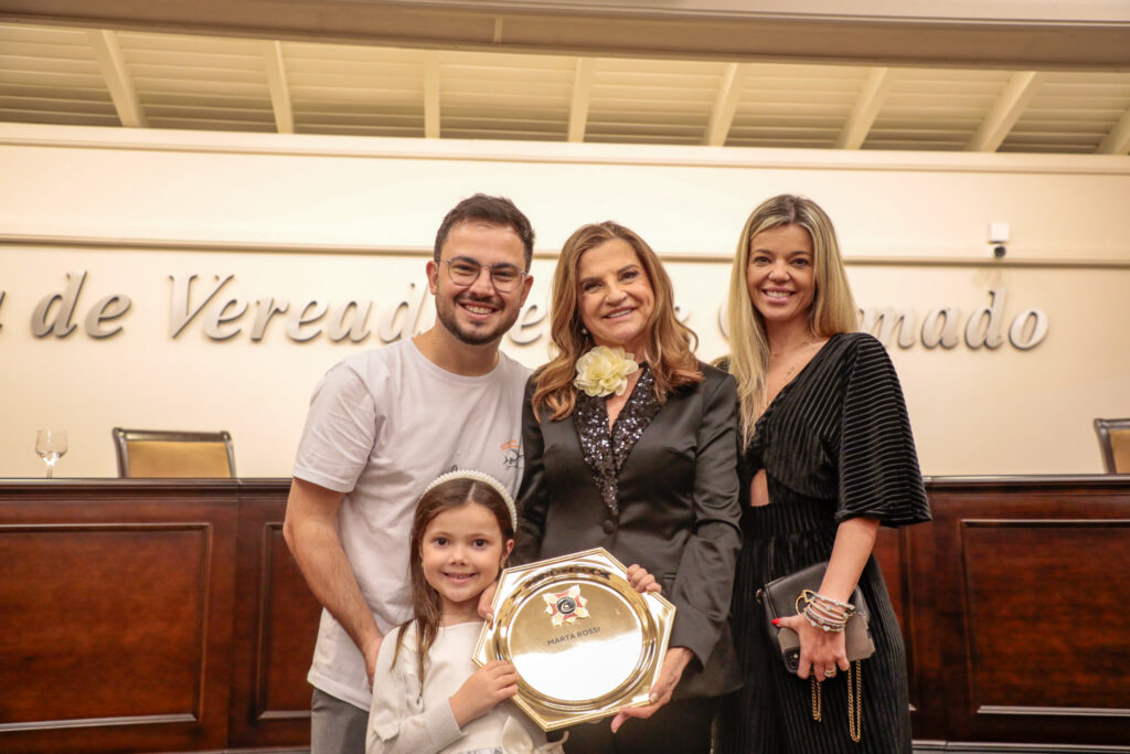 Marcus, Celina, Marta Rossi, e Fernanda Bertoja