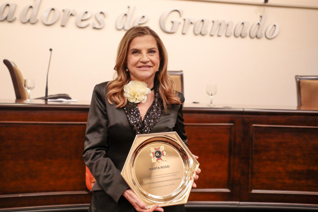 Marta Rossi Marta Rossi recebe a Medalha de Mérito da Academia Brasileira de Eventos e Turismo; fotos