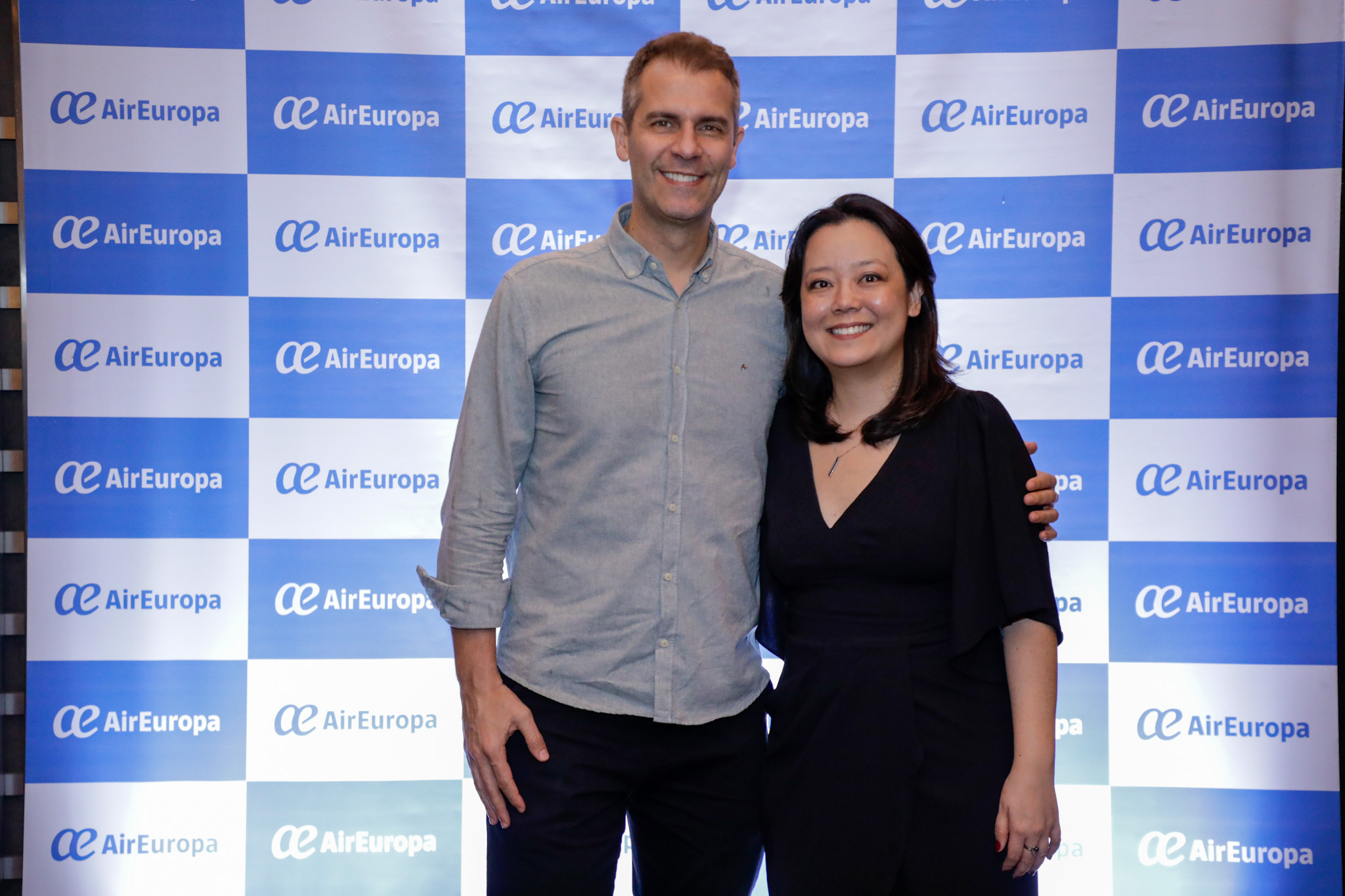 Marvio Mansur, diretor da RexturAdvance, e Claudia Shishido, da Air Europa Marvio Mansur, diretor da RexturAdvance, e Claudia Shishido, da Air Europa