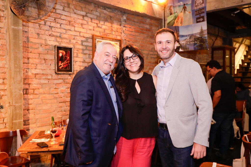 Michael Barkoczy, da ETS, e Lizandra Pajak e Denis Ribeiro, do Brand USA Michael Barkoczy, da ETS, e Lizandra Pajak e Denis Ribeiro, do Brand USA