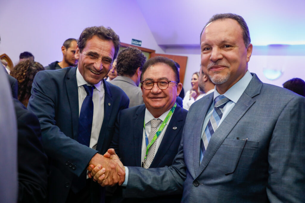 Milton Zuanazzi, do MTur, Manoel Linhares, da ABIH Nacional, e Luis Fernando, secretário de Turismo do Rio Grande do Sul